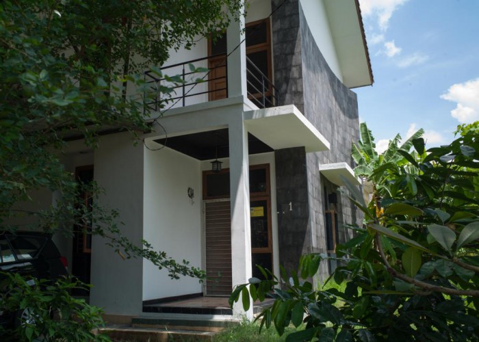 Rumah disewakan di Meadow Green Lippo Cikarang